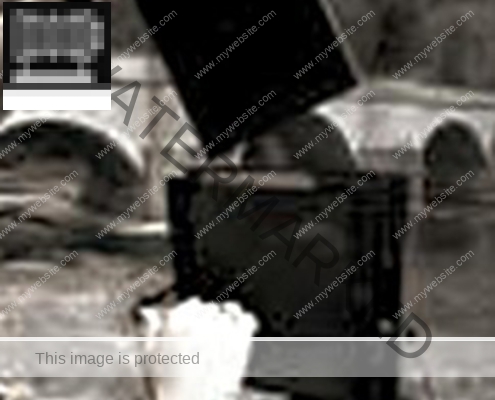 Kassette in Kamera: Die Planfilmkassette wird in die Bildstan-darte der Kamera geschoben